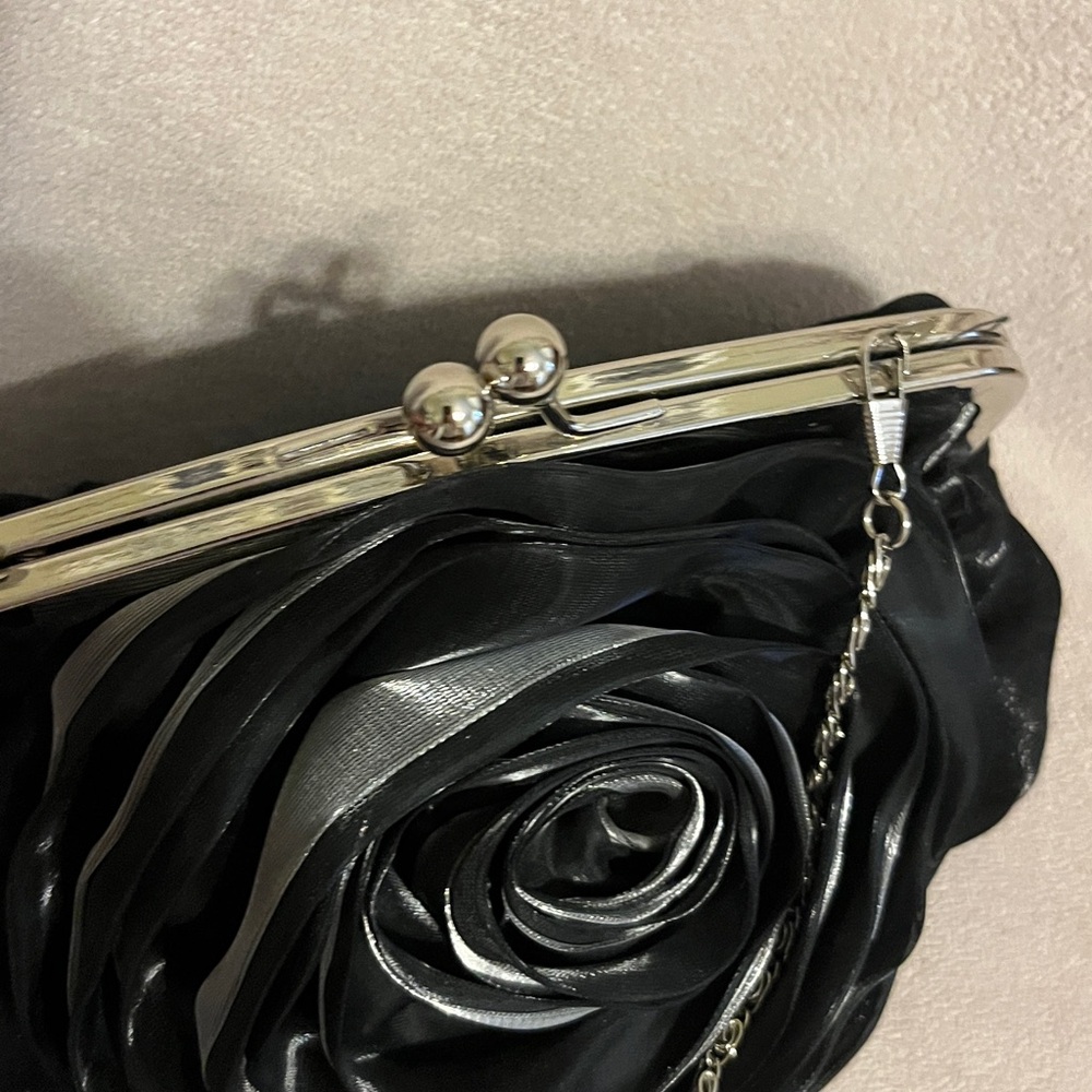 EUC Beautiful Evening Clutch With Chain Strap - Picture 6 of 11